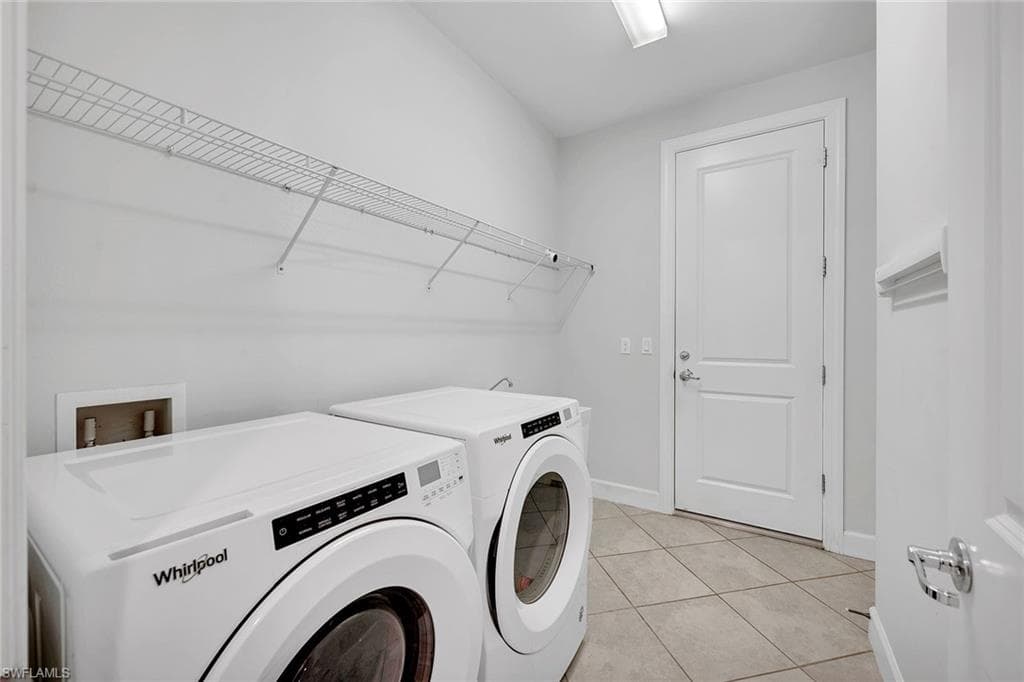 2132 Parson St, Naples, FL 34120-24