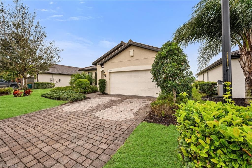 2132 Parson St, Naples, FL 34120-30