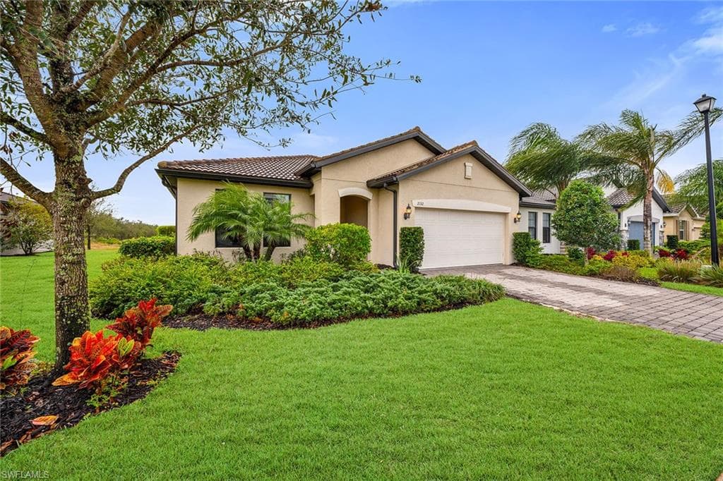 2132 Parson St, Naples, FL 34120-31