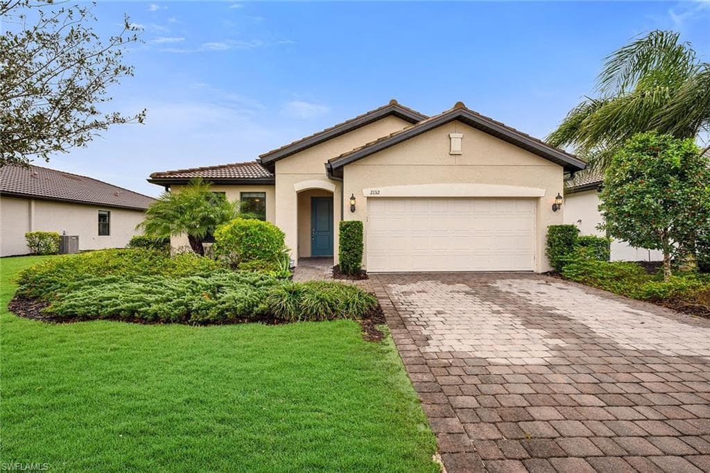 2132 Parson St, Naples, FL 34120-3