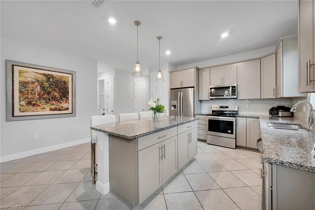 2132 Parson St, Naples, FL 34120-8
