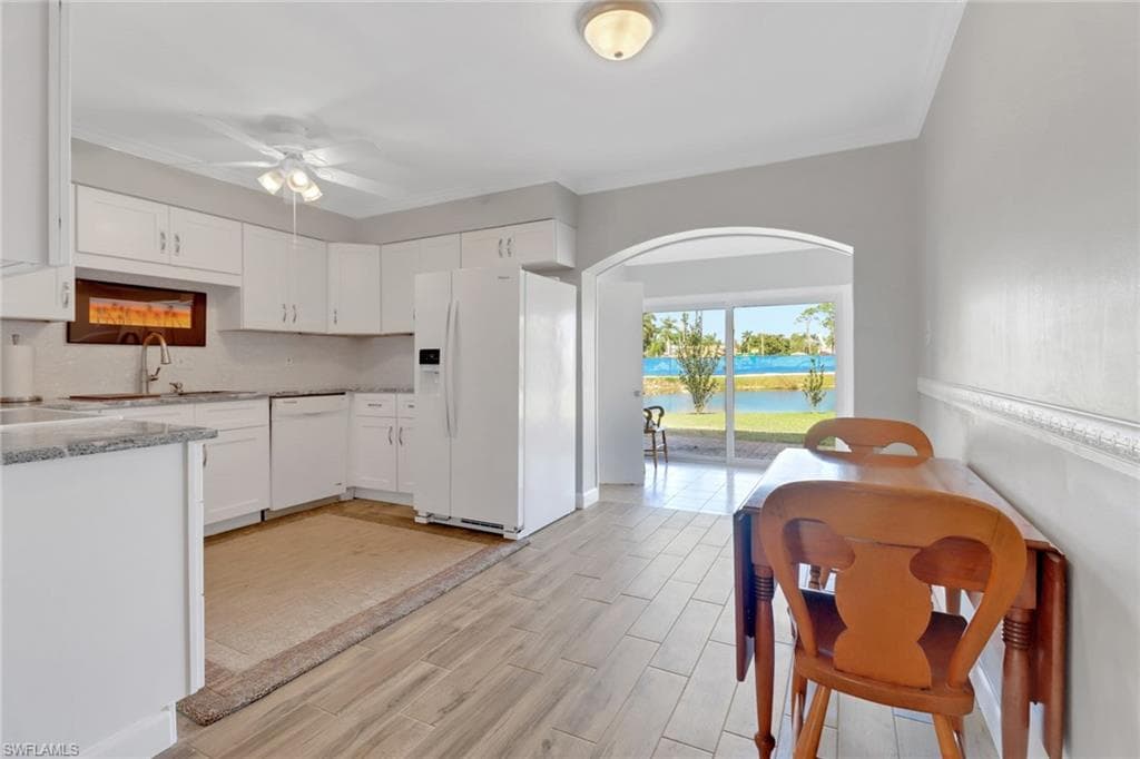 525 Palm View Dr 19, Naples, FL 34110-10