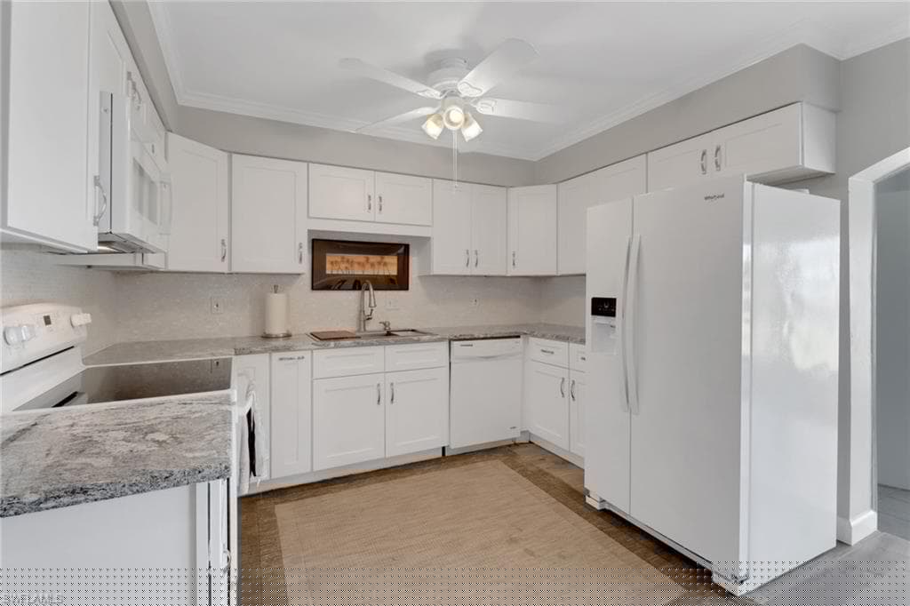 525 Palm View Dr 19, Naples, FL 34110-11