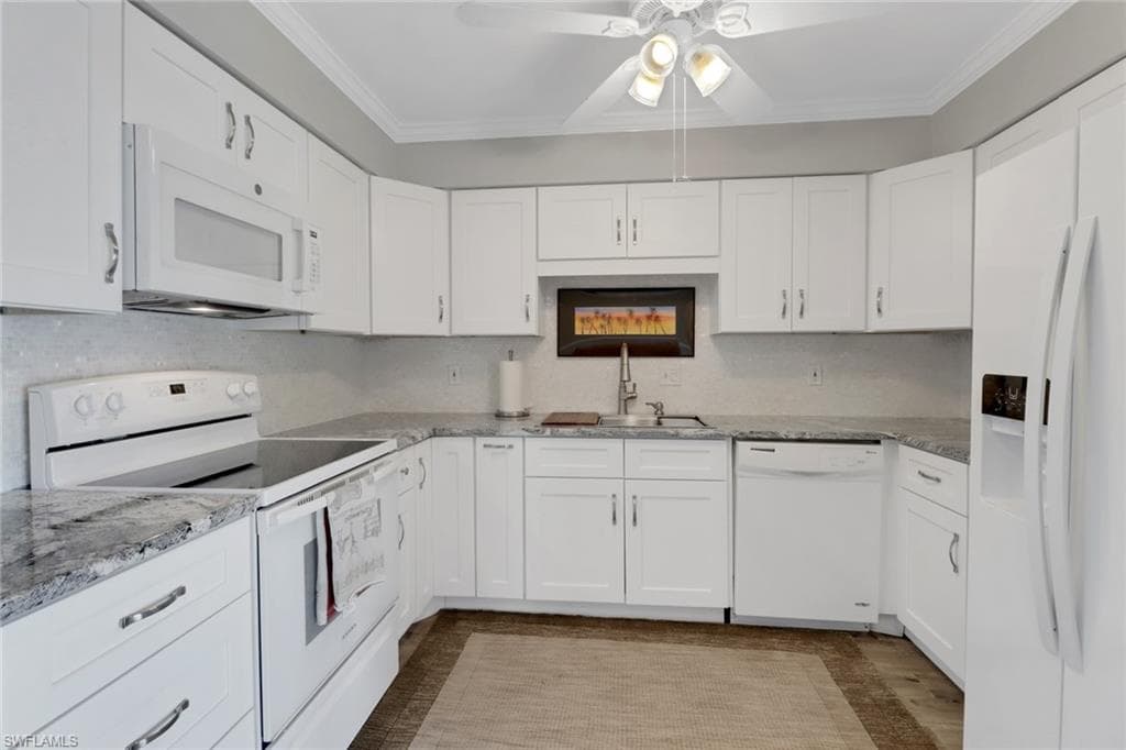 525 Palm View Dr 19, Naples, FL 34110-12