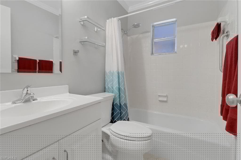 525 Palm View Dr 19, Naples, FL 34110-19
