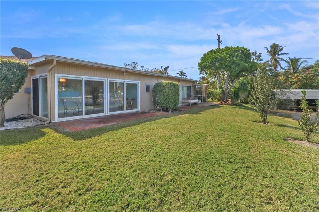 525 Palm View Dr 19, Naples, FL 34110-28