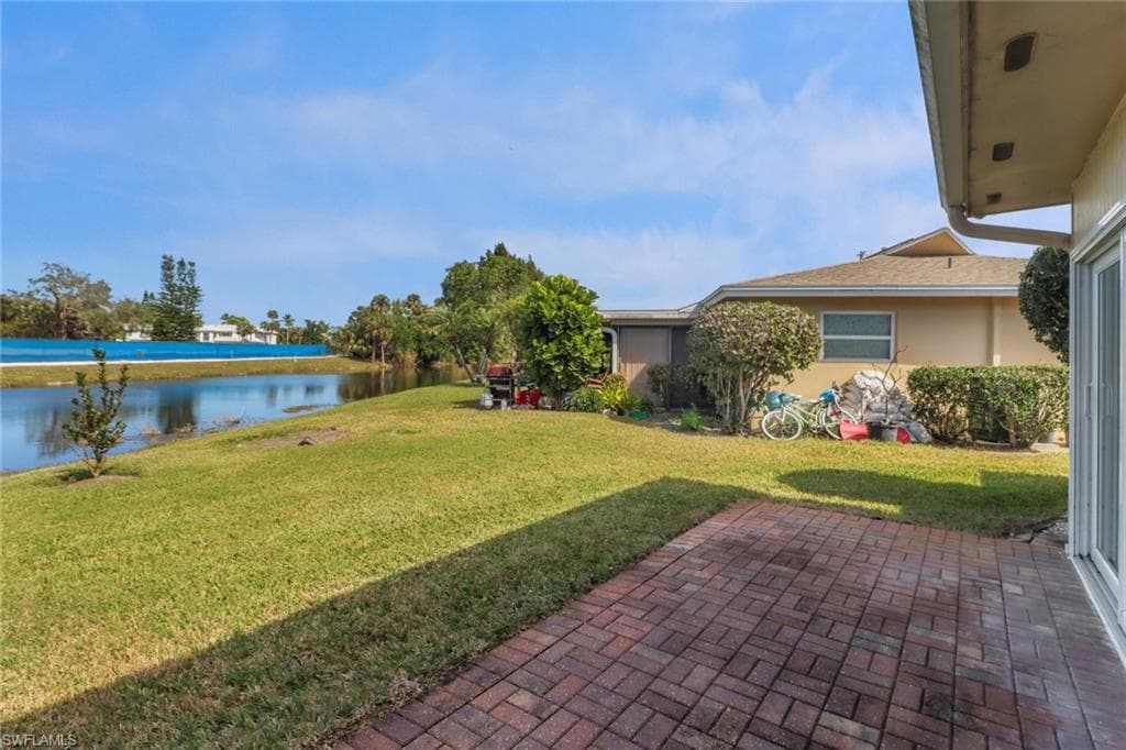 525 Palm View Dr 19, Naples, FL 34110-30
