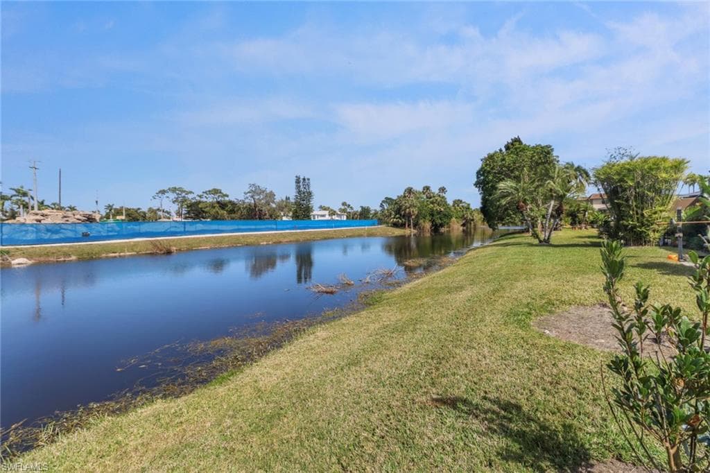 525 Palm View Dr 19, Naples, FL 34110-32