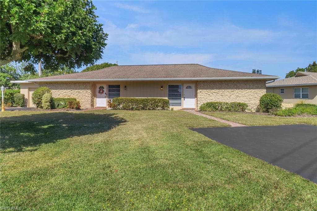 525 Palm View Dr 19, Naples, FL 34110-3
