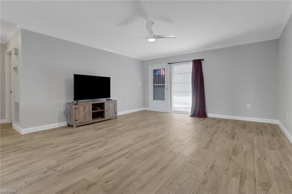 525 Palm View Dr 19, Naples, FL 34110-4
