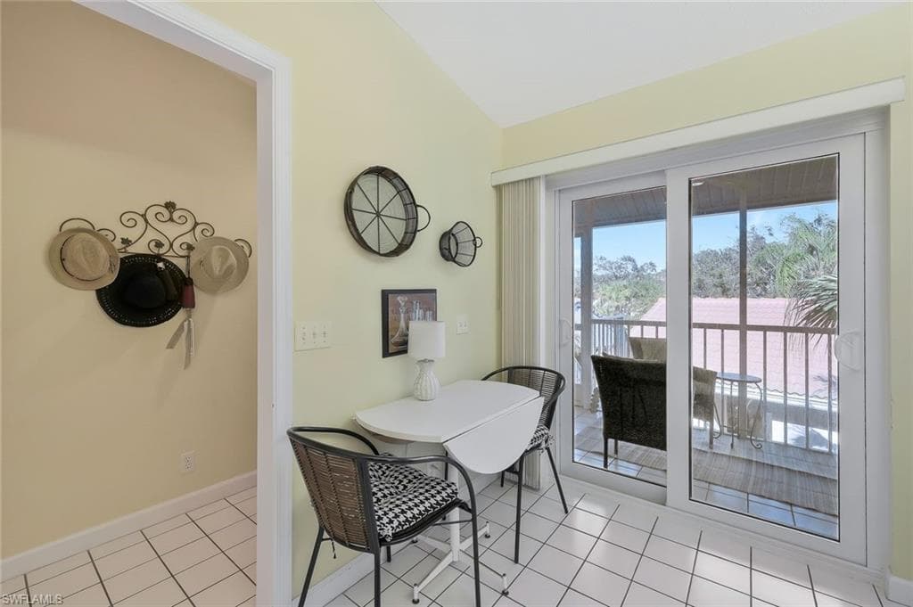2305 Hidden Lake Dr 3704, Naples, FL 34112-10