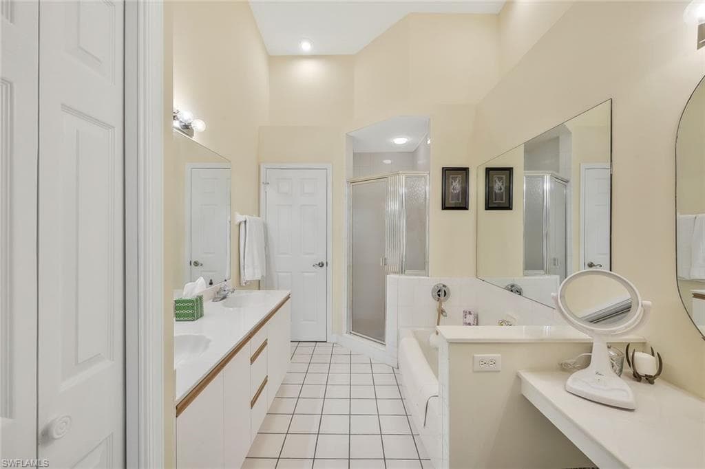2305 Hidden Lake Dr 3704, Naples, FL 34112-12