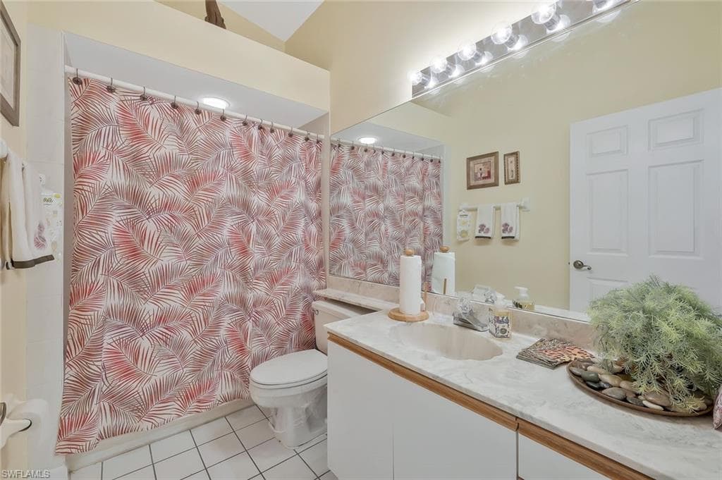 2305 Hidden Lake Dr 3704, Naples, FL 34112-14