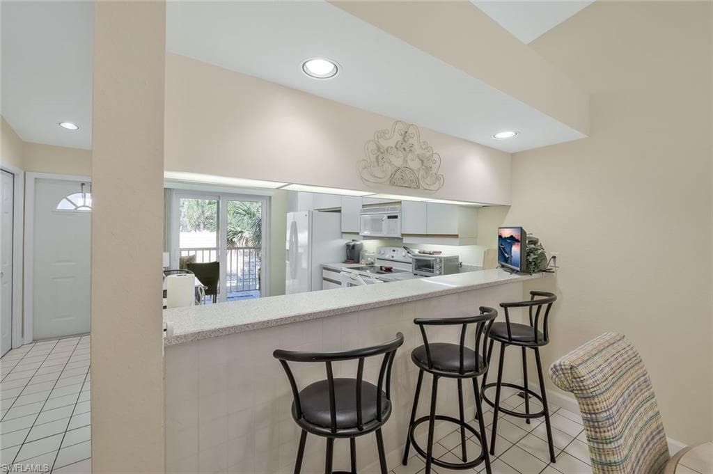 2305 Hidden Lake Dr 3704, Naples, FL 34112-7