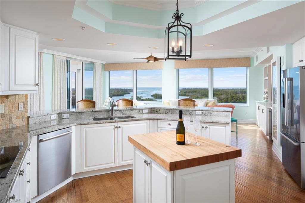 425 Dockside Dr 605, Naples, FL 34110-9