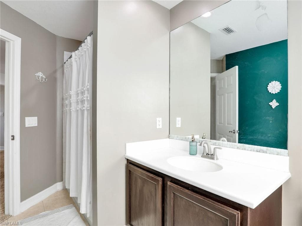 1244 36th Pl, Cape Coral, FL 33993-32