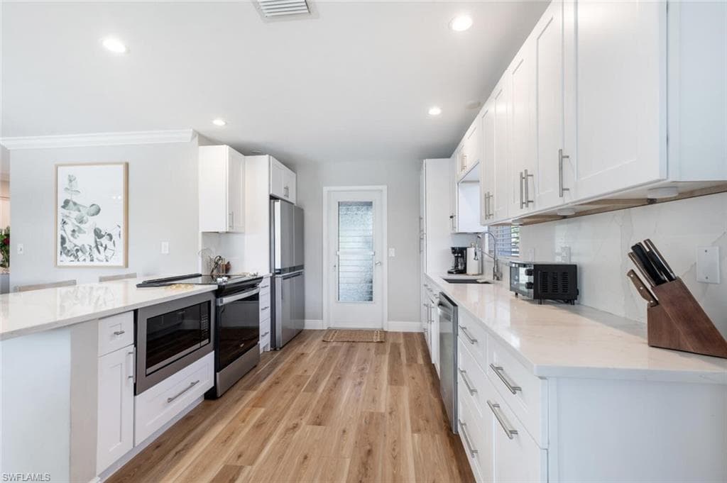 128 San Salvador St, Naples, FL 34113-8