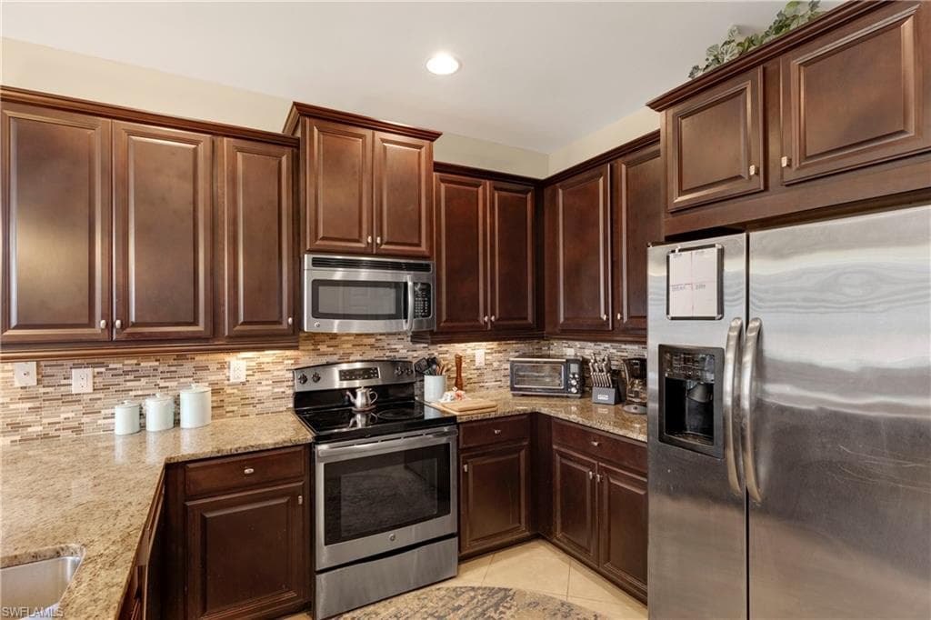 15116 Summit Place Cir 213, Naples, FL 34119-15