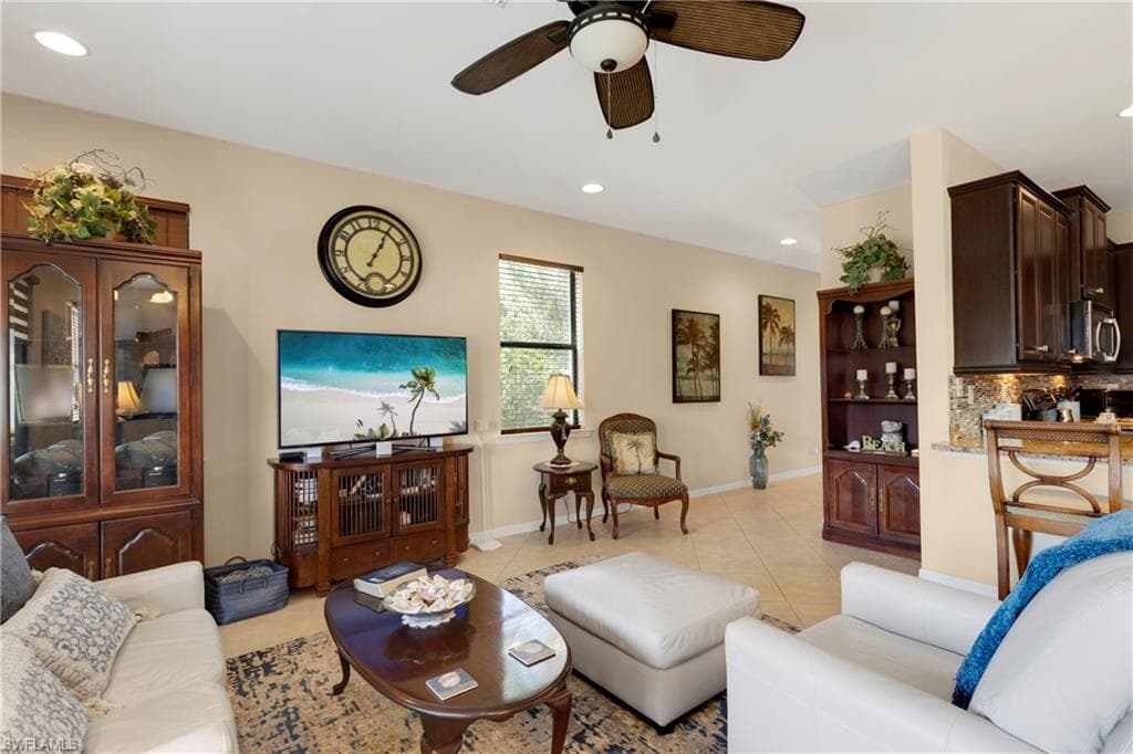 15116 Summit Place Cir 213, Naples, FL 34119-6