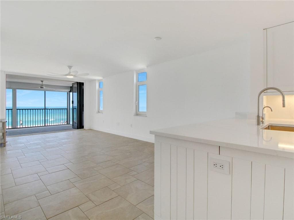 9415 Gulf Shore Dr 102, Naples, FL 34108-11