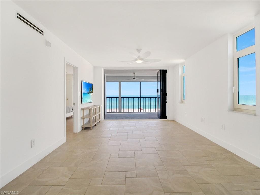 9415 Gulf Shore Dr 102, Naples, FL 34108-12