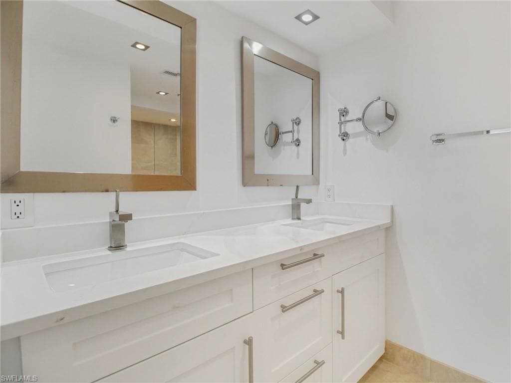 9415 Gulf Shore Dr 102, Naples, FL 34108-17