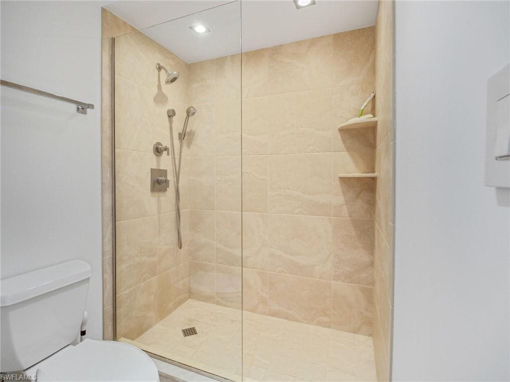 9415 Gulf Shore Dr 102, Naples, FL 34108-18