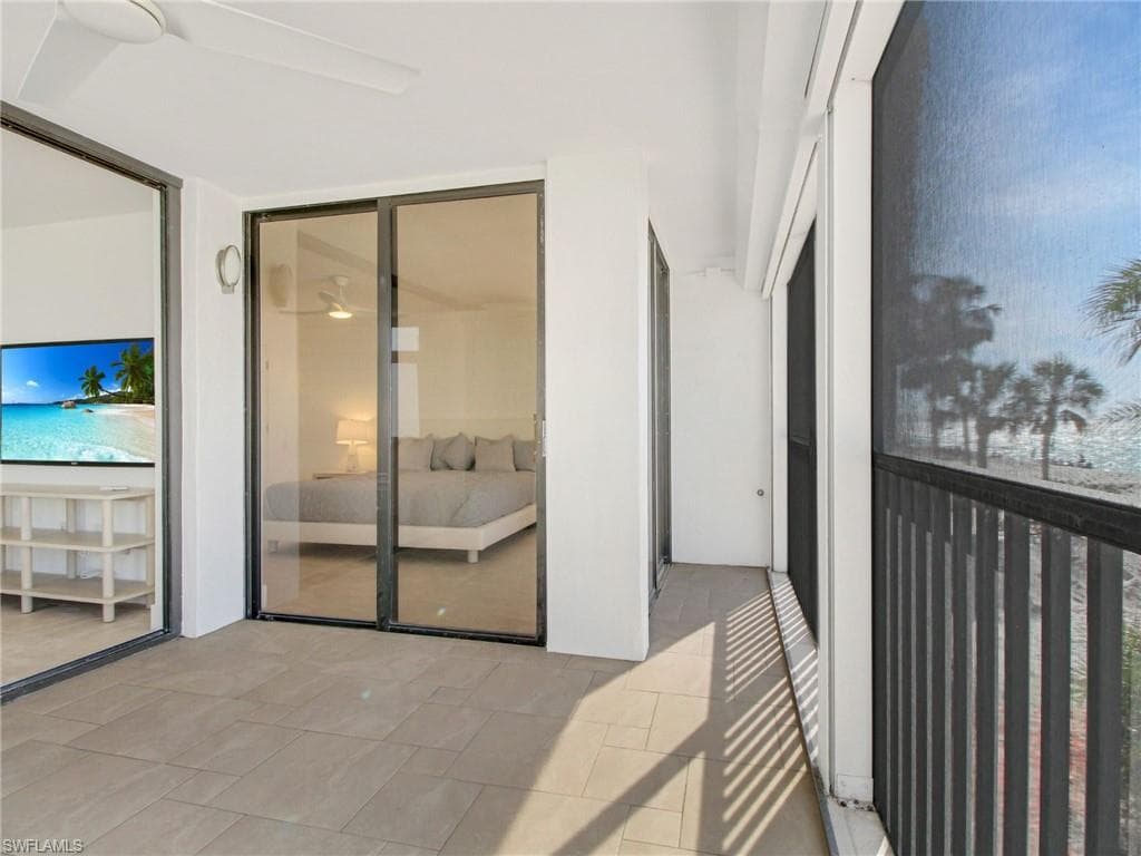 9415 Gulf Shore Dr 102, Naples, FL 34108-21