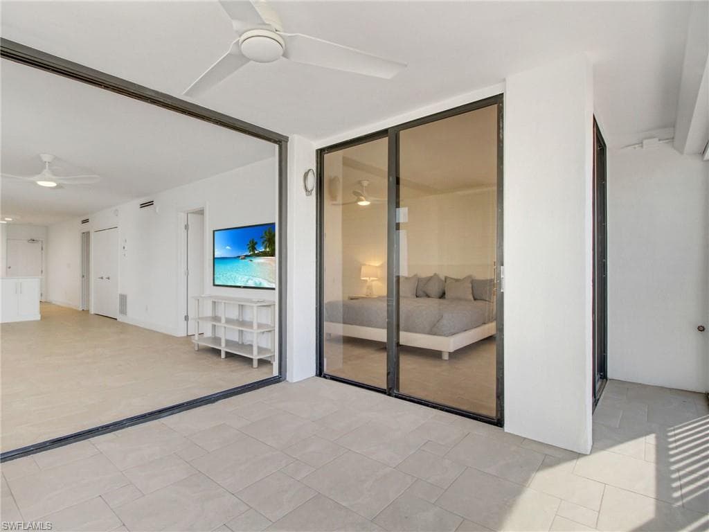 9415 Gulf Shore Dr 102, Naples, FL 34108-23