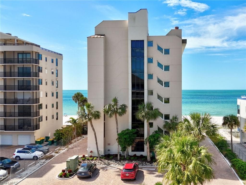 9415 Gulf Shore Dr 102, Naples, FL 34108-27