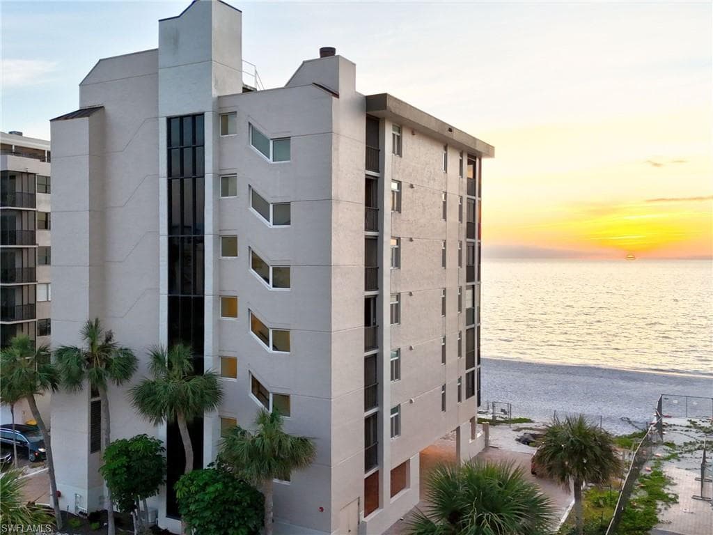 9415 Gulf Shore Dr 102, Naples, FL 34108-4