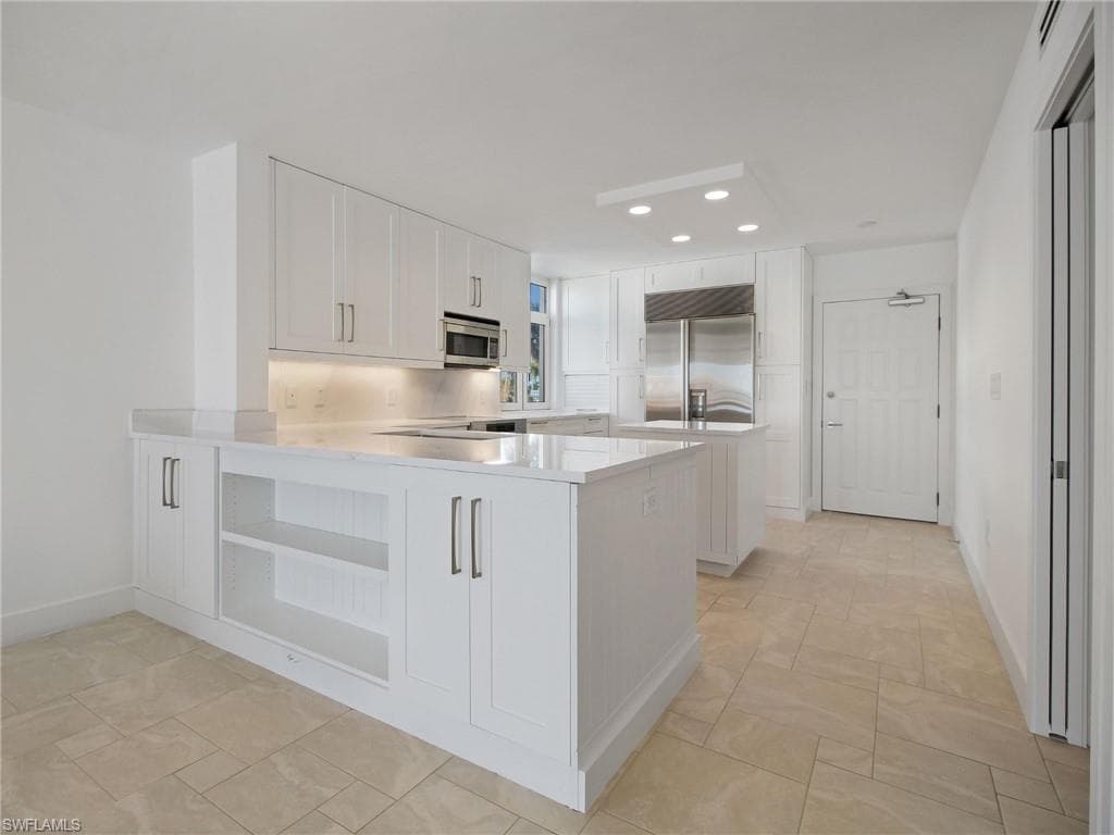 9415 Gulf Shore Dr 102, Naples, FL 34108-4