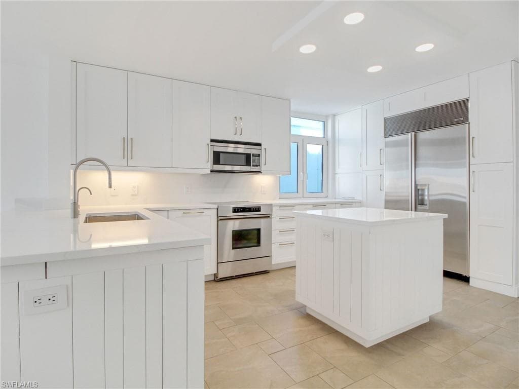9415 Gulf Shore Dr 102, Naples, FL 34108-6