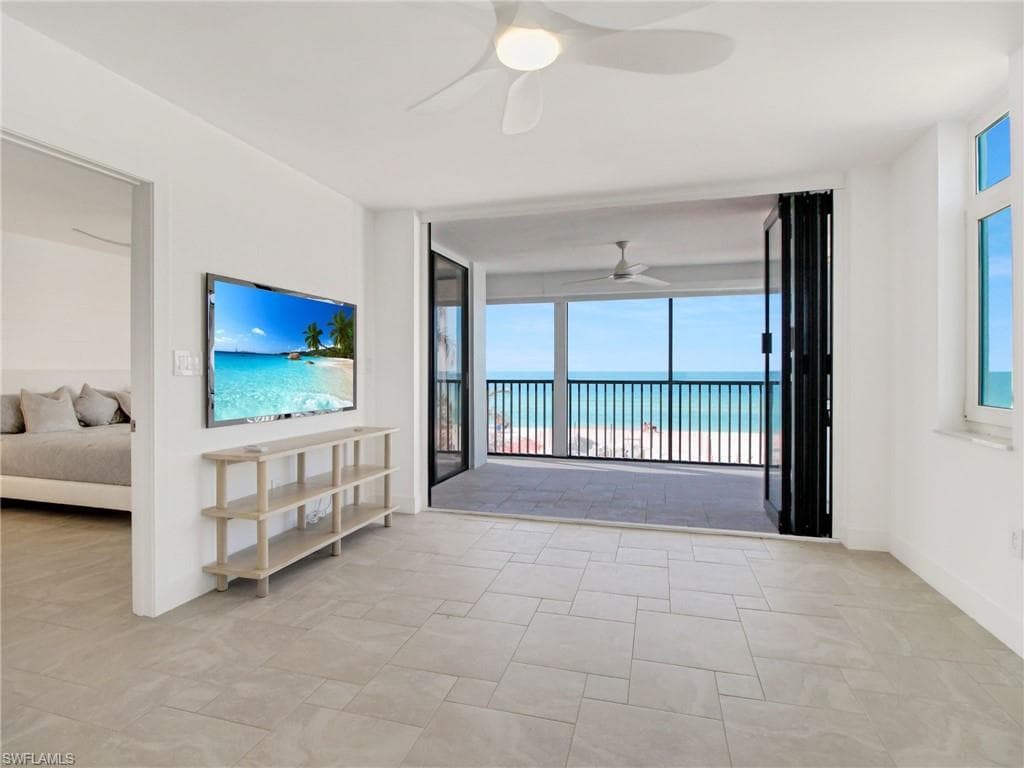 9415 Gulf Shore Dr 102, Naples, FL 34108-8