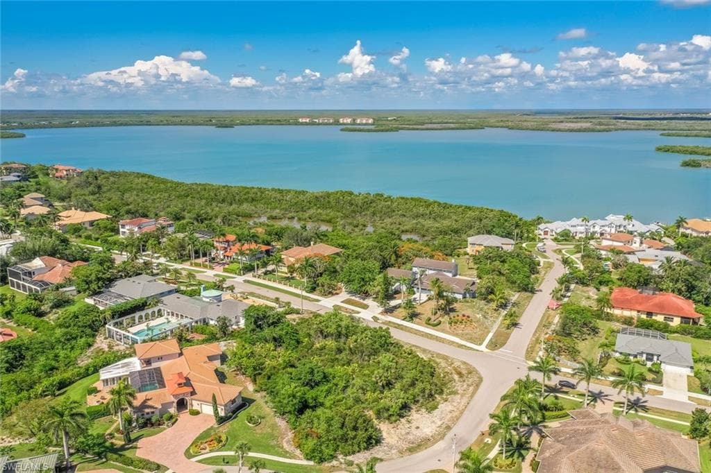 790 Inlet Dr, Marco Island, FL 34145-5