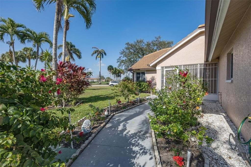 6094 Westbourgh Dr, Naples, FL 34112-4