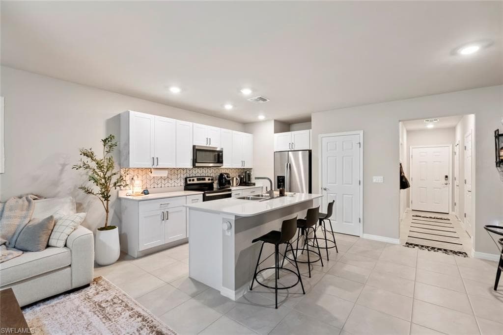 15527 Wildflower Cir, Naples, FL 34119-10