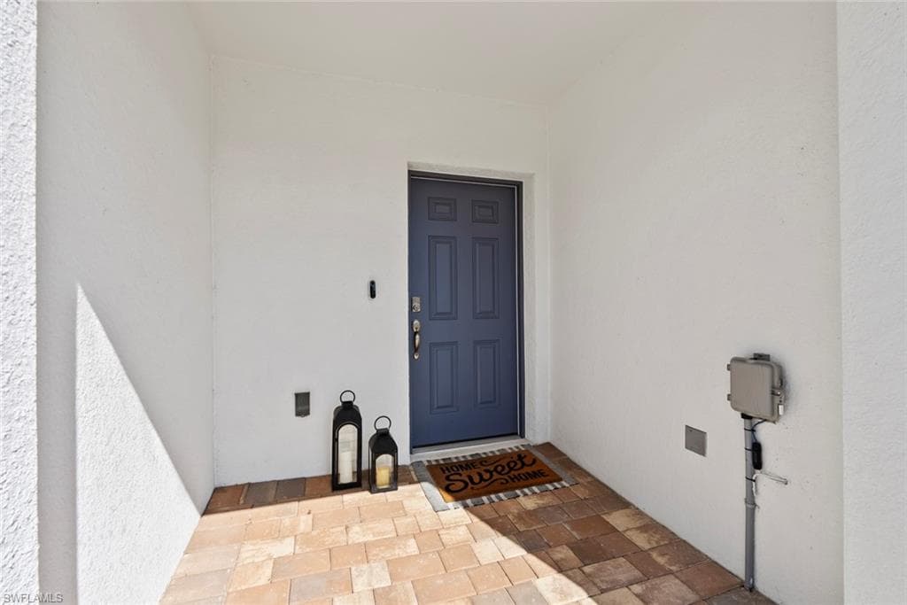 15527 Wildflower Cir, Naples, FL 34119-2