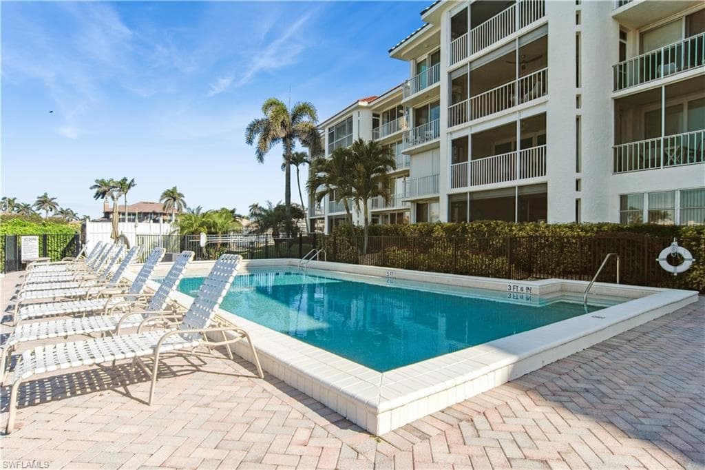 848 Collier Ct 304, Marco Island, FL 34145-18