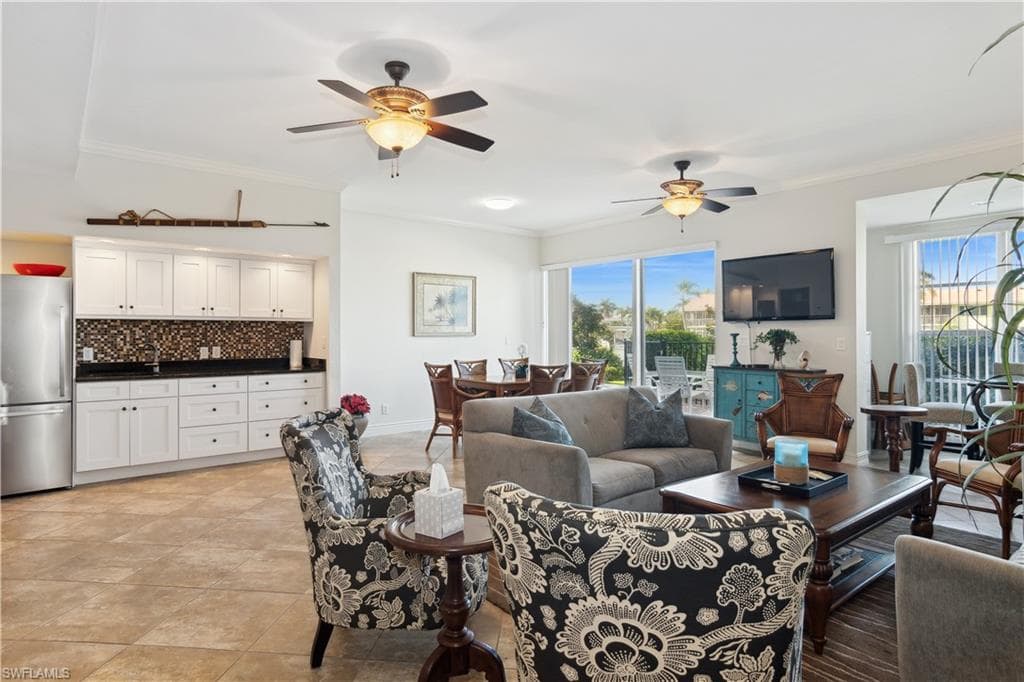 848 Collier Ct 304, Marco Island, FL 34145-19