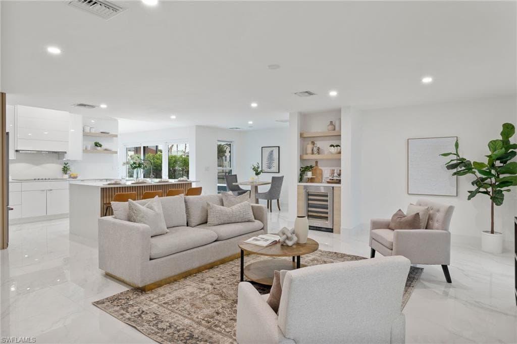 291 Heron Ave, Naples, FL 34108-3