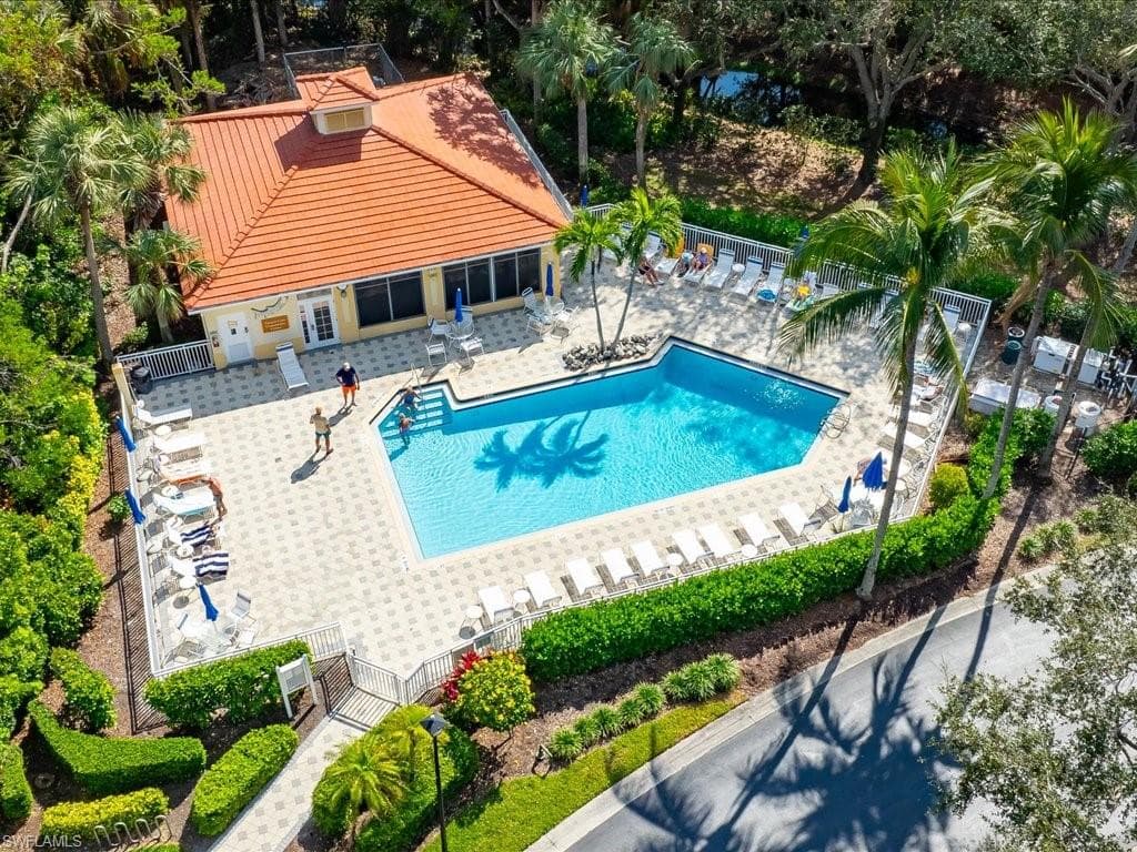 1045 Tarpon Cove Dr 102, Naples, FL 34110-37
