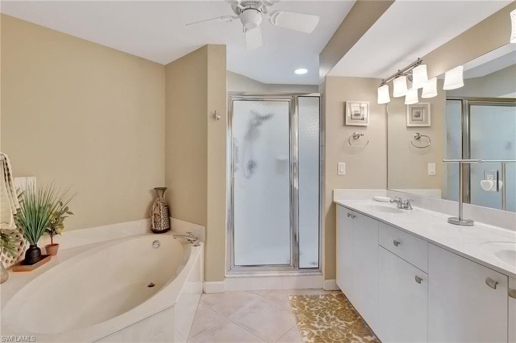 201 Vintage Bay Dr B12, Marco Island, FL 34145-24