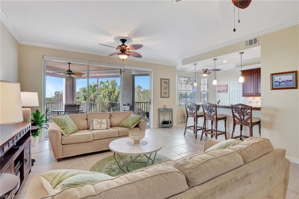 201 Vintage Bay Dr B12, Marco Island, FL 34145-4