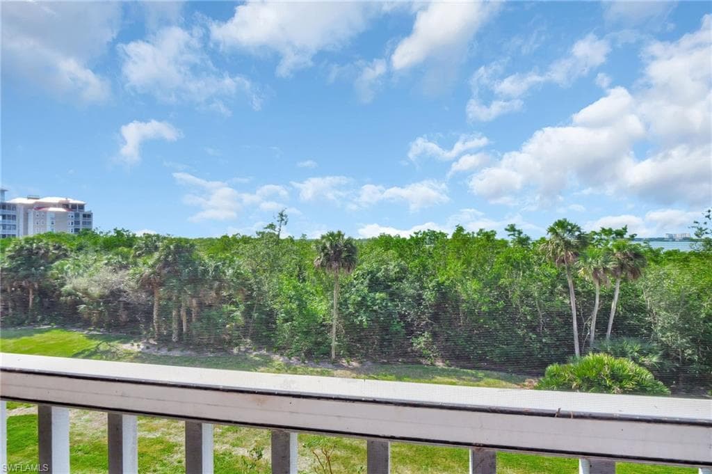201 Vintage Bay Dr B12, Marco Island, FL 34145-5