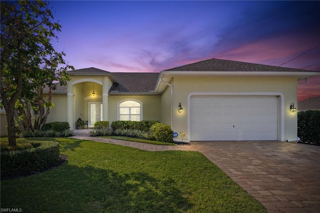 27293 Galleon Dr, Bonita Springs, FL 34135-4