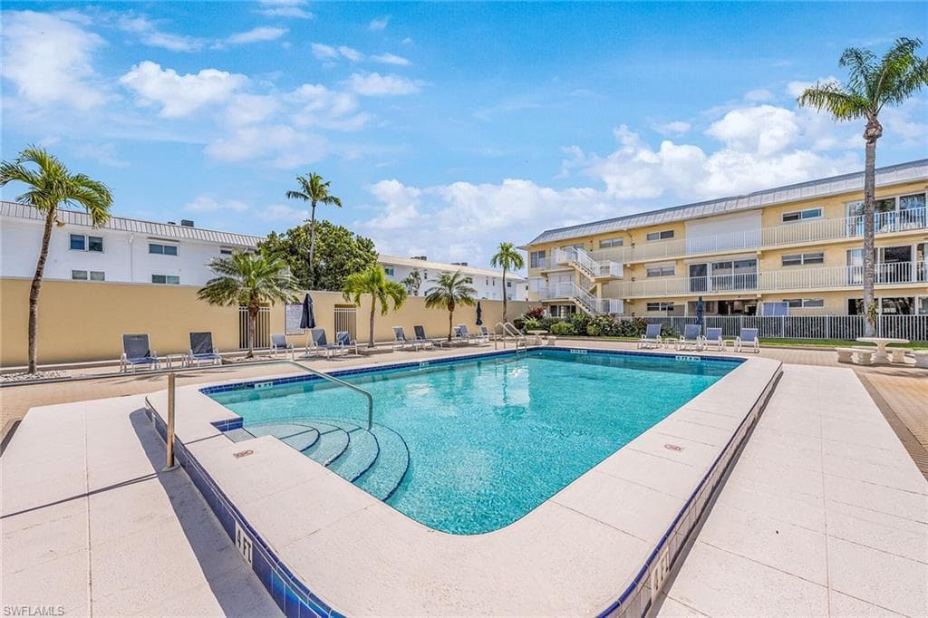 1100 8th Ave S 105a, Naples, FL 34102-18