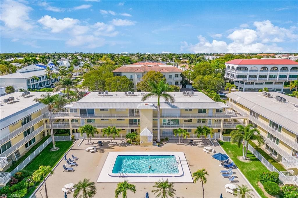 1100 8th Ave S 105a, Naples, FL 34102-1