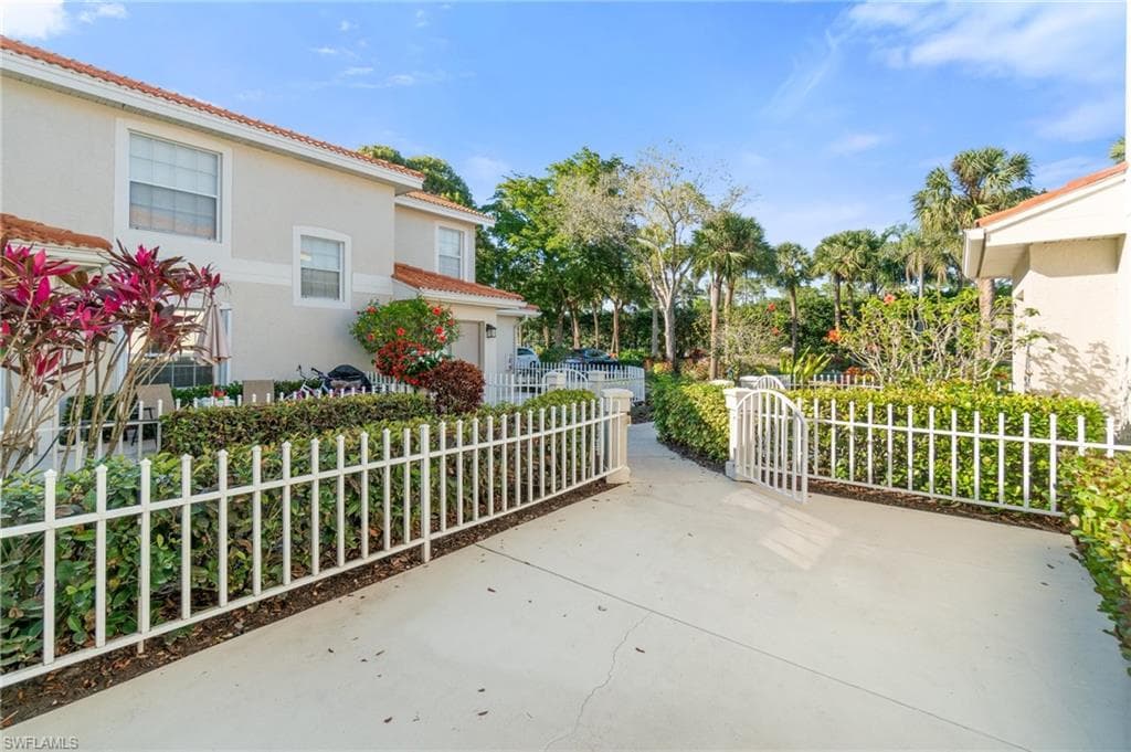 7696 Oleander Gate Dr K102, Naples, FL 34109-6