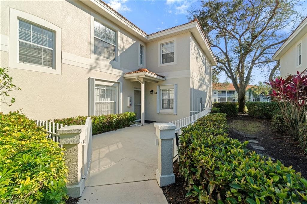 7696 Oleander Gate Dr K102, Naples, FL 34109-8
